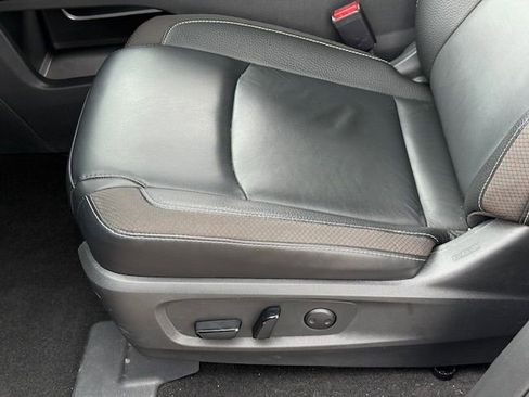 Used 2023 Nissan Pathfinder SL w/ Black Appearance Package image 34