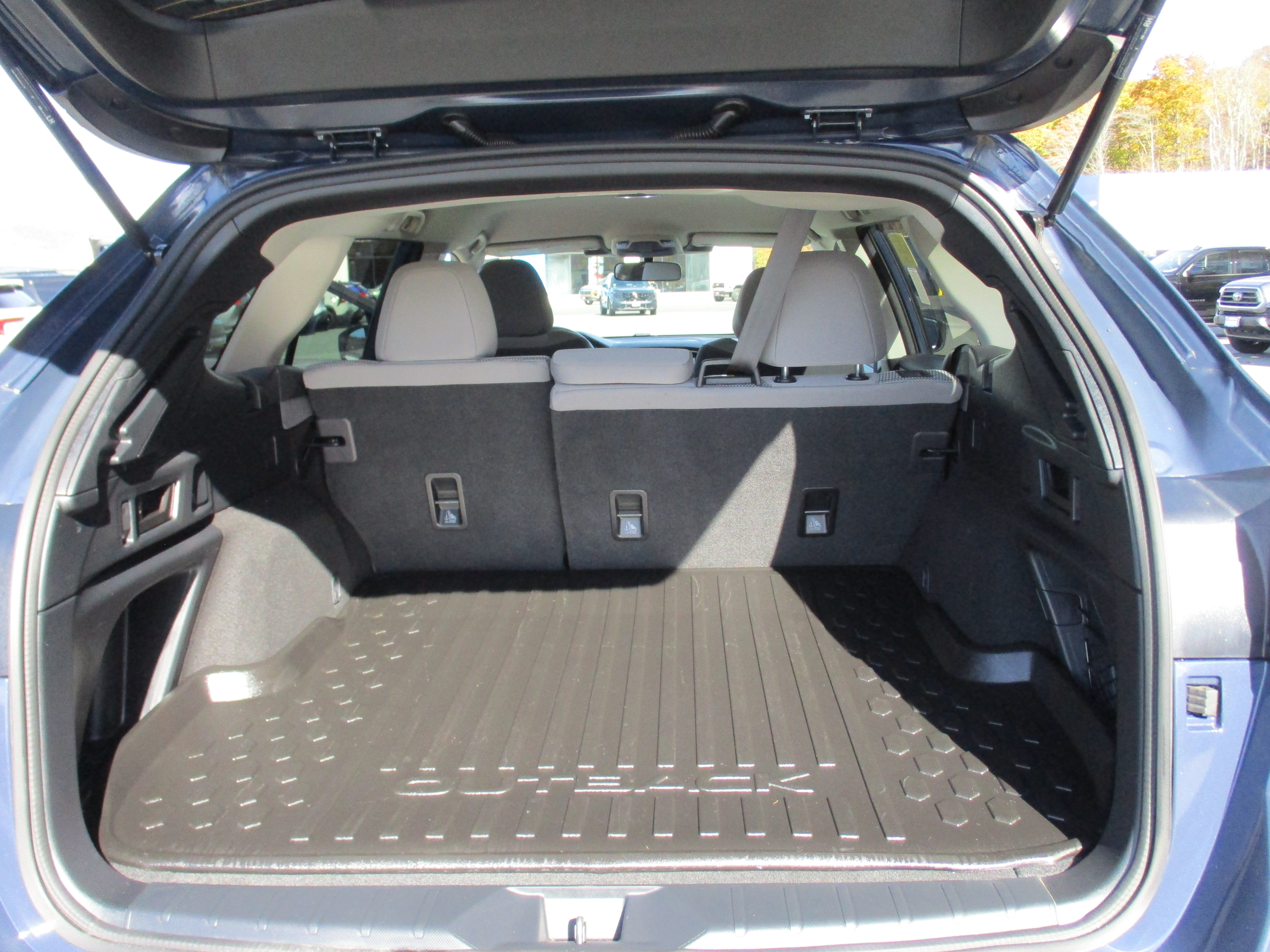 Used 2023 Subaru Outback Premium AWD/4WD image 13
