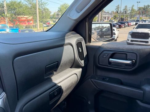 Used 2019 Chevrolet Silverado 1500 Custom w/ Custom Value Package AWD/4WD image 21