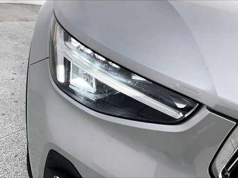 Used 2023 Volvo XC40 B5 Plus image 38