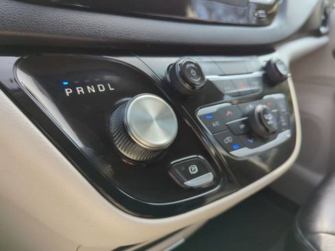 Used 2023 Chrysler Voyager LX image 20
