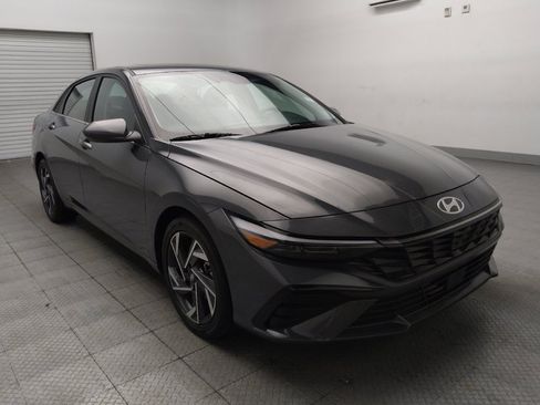 Used 2025 Hyundai Elantra SEL FWD image 13