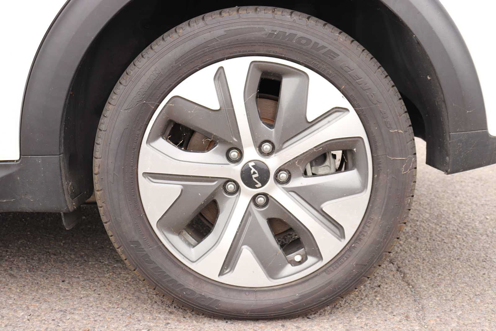 Used 2022 Kia Niro EX w/ Cold Weather Package FWD image 9