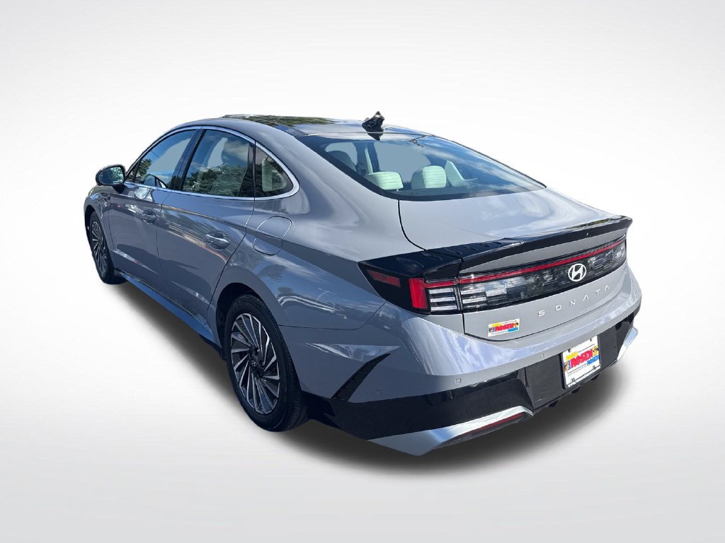 Certified 2025 Hyundai Sonata Limited FWD image 3