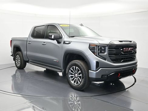 Used 2023 GMC Sierra 1500 AT4 w/ AT4 Premium Package AWD/4WD image 3