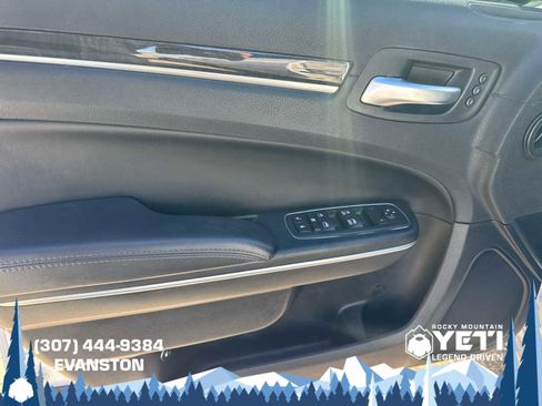 Used 2017 Chrysler 300 C AWD/4WD image 22