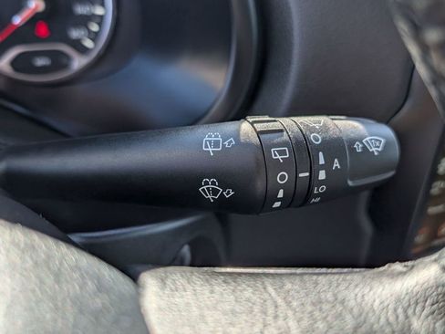 Used 2023 Jeep Renegade Limited image 30