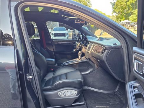 Used 2018 Porsche Macan Turbo AWD/4WD image 34