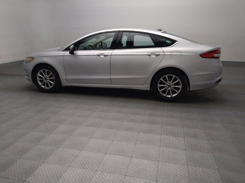 Used 2017 Ford Fusion SE w/ Fusion SE Technology Package FWD image 3