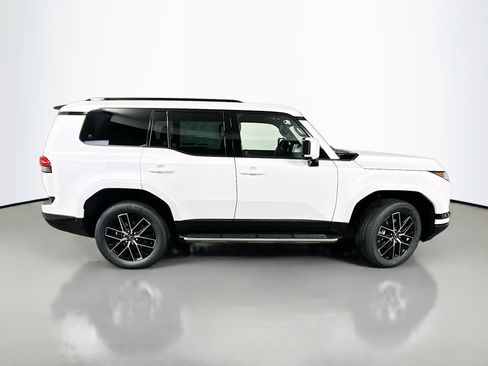 New 2026 Lexus GX 550 w/ Accessory Package (2T) AWD/4WD image 8