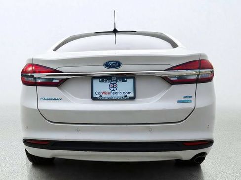 Used 2017 Ford Fusion SE w/ Fusion SE Technology Package FWD image 3
