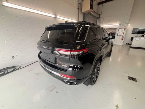Certified 2023 Jeep Grand Cherokee Overland w/ Adv Protech Group III AWD/4WD image 5