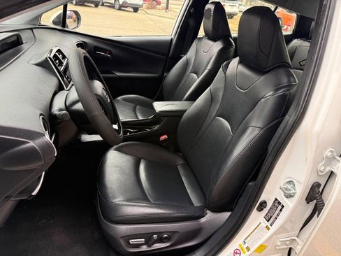 Used 2021 Toyota Prius XLE image 13