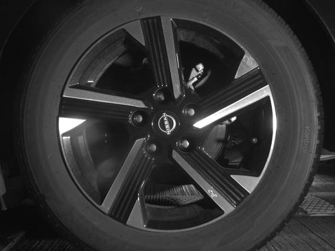 Used 2025 Nissan Sentra SV image 14