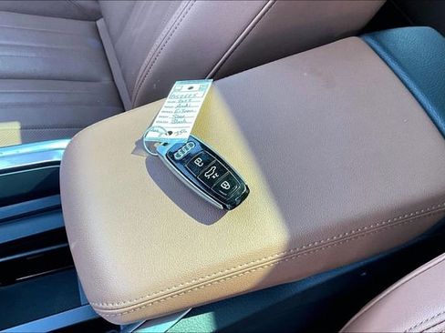 Used 2022 Audi e-tron Premium Plus w/ Premium Plus Package image 10