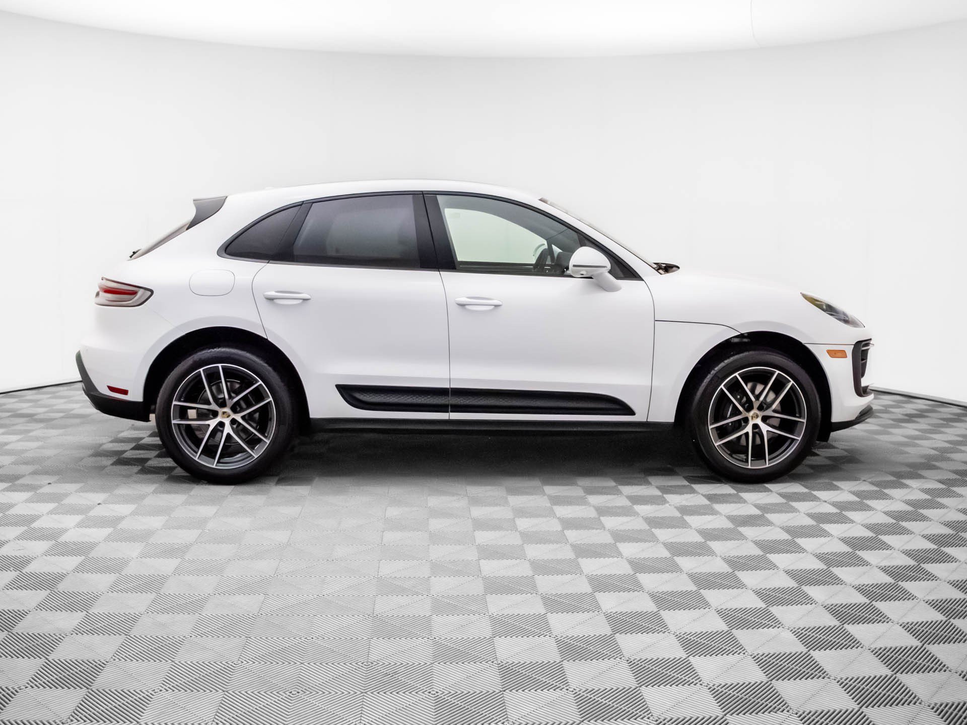 Certified 2026 Porsche Macan AWD/4WD image 7