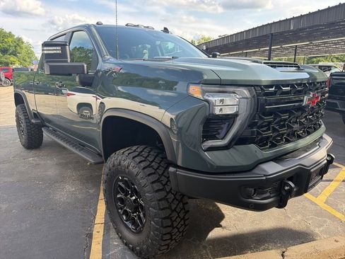 New 2026 Chevrolet Silverado 2500 ZR2 w/ ZR2 Bison Edition AWD/4WD image 4