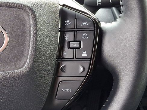 Used 2025 Toyota Prius XLE image 21