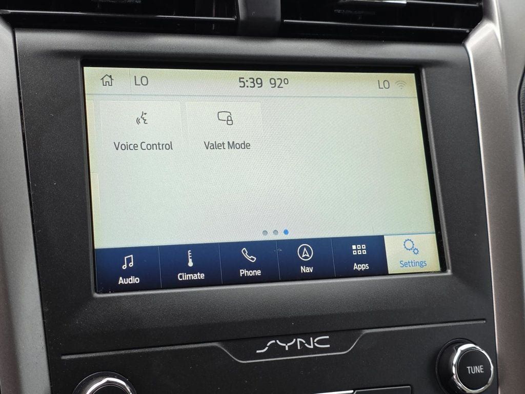 Used 2020 Ford Fusion SE FWD image 18