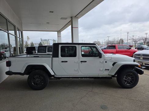 New 2026 Jeep Gladiator Sport image 6