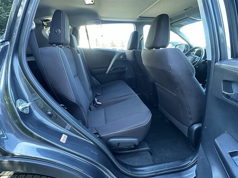 Used 2018 Toyota RAV4 XLE AWD/4WD image 9