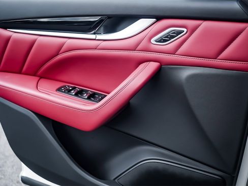 Certified 2022 Maserati Levante GT image 23