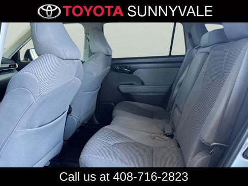 Certified 2024 Toyota Highlander LE FWD image 6