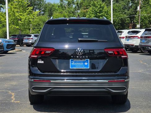 Certified 2023 Volkswagen Tiguan SE w/ Panoramic Sunroof Package FWD image 4
