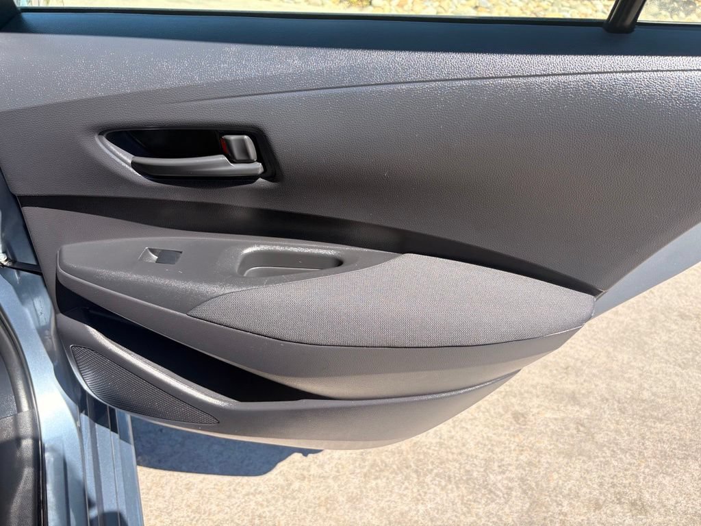 Used 2025 Toyota Corolla LE w/ Carpet Mat Package (TMS) FWD image 32