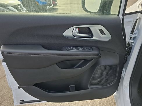 New 2026 Chrysler Pacifica Limited w/ S Appearance Package image 8