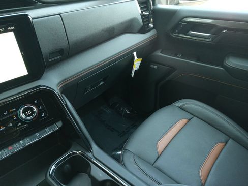 Used 2025 GMC Sierra 2500 AT4 w/ AT4 Premium Plus Package AWD/4WD image 22
