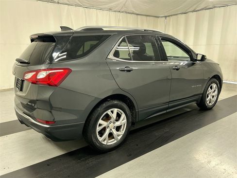 Used 2019 Chevrolet Equinox LT image 2