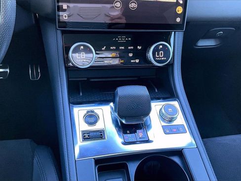 Used 2024 Jaguar F-PACE SVR image 24