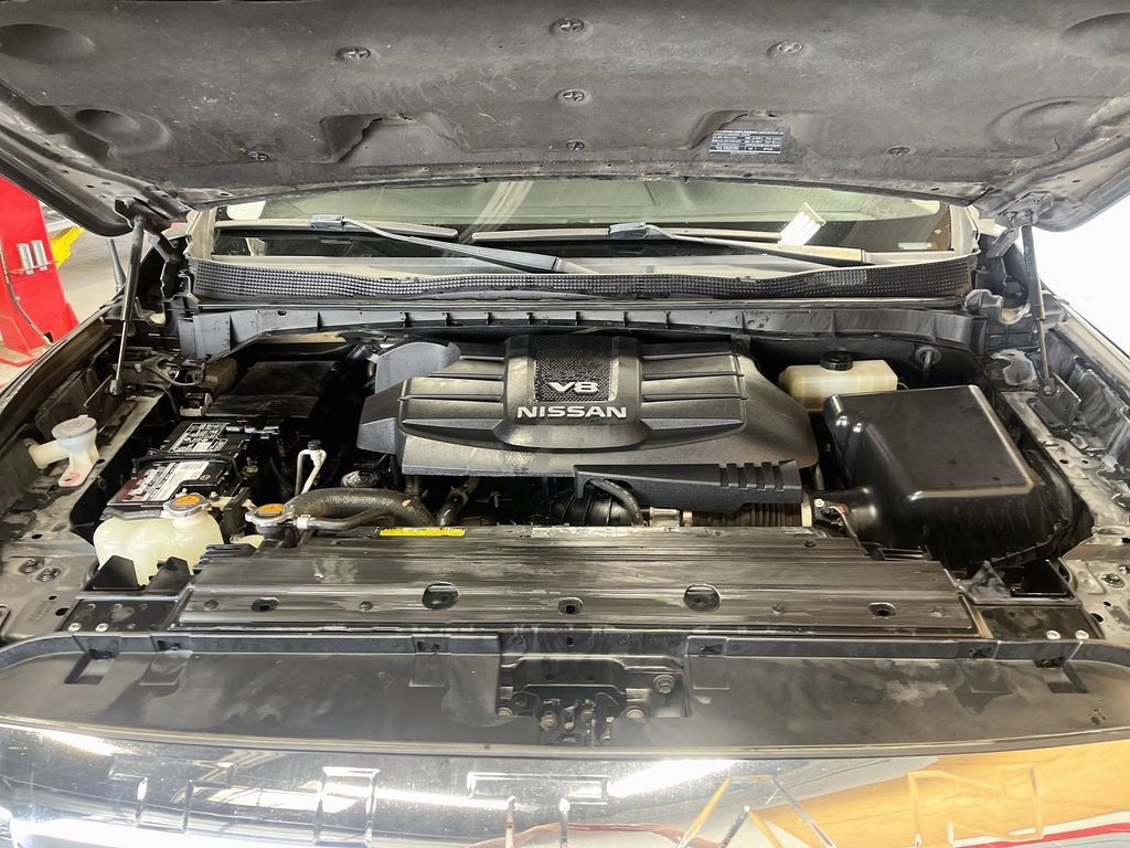 Used 2018 Nissan Titan SL AWD/4WD image 31