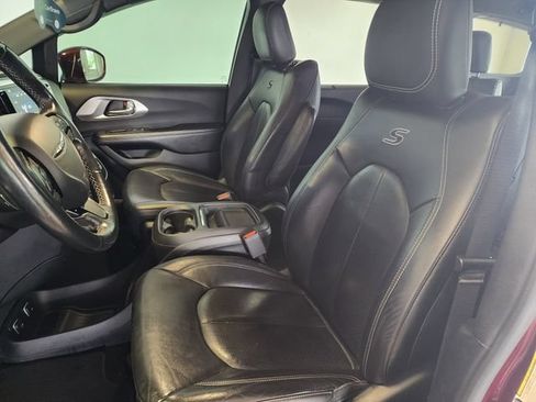 Used 2019 Chrysler Pacifica Touring-L w/ S Appearance Package FWD image 12