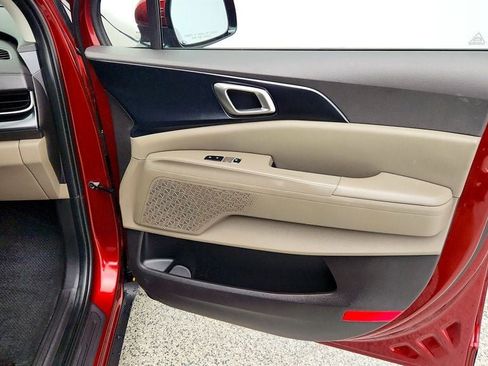 Used 2025 Kia Carnival FWD image 25
