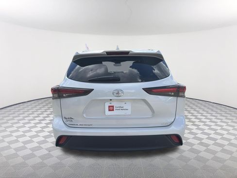 Certified 2025 Toyota Highlander XLE FWD image 17