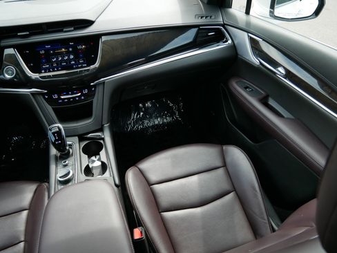 Used 2022 Cadillac XT6 Premium Luxury w/ LPO, Floor Liner Package AWD/4WD image 11