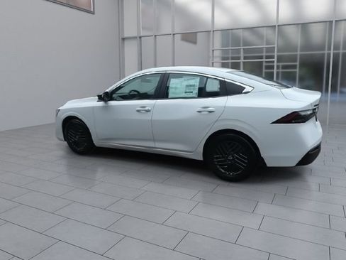 New 2026 Nissan Sentra SV w/ SV Convenience Package FWD image 6