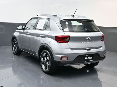 Certified 2025 Hyundai Venue SEL image 6