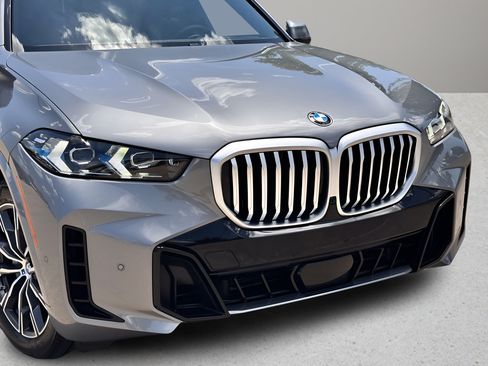 Used 2025 BMW X5 xDrive40i w/ M Sport Package AWD/4WD image 27