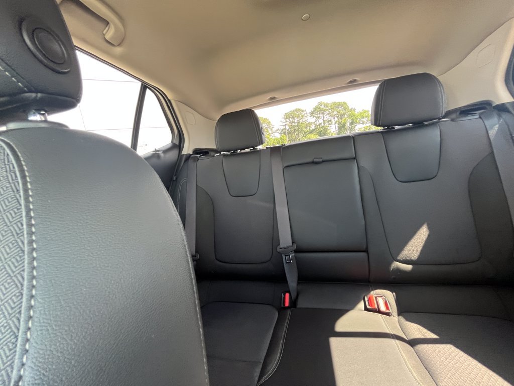Used 2023 Buick Encore GX Select w/ Sport Touring Package FWD image 17