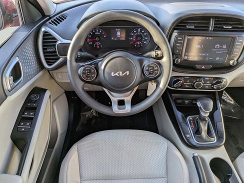 Used 2022 Kia Soul LX FWD image 12
