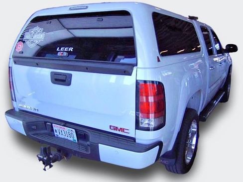 Used 2008 GMC Sierra 1500 Denali AWD/4WD image 3