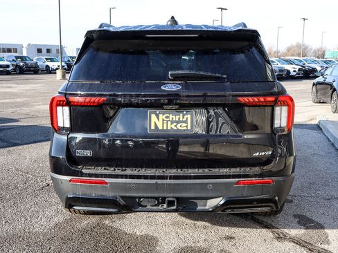Used 2025 Ford Explorer ST-Line w/ ST-Line Street Pack image 5