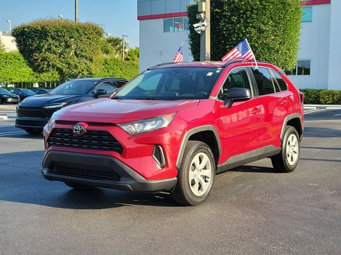 Used 2020 Toyota RAV4 LE FWD image 6