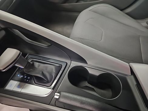 Used 2021 Hyundai Elantra SE image 22