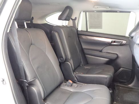 Used 2021 Toyota Highlander Limited AWD/4WD image 21
