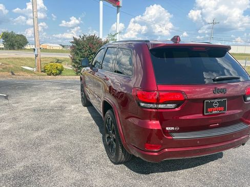 Used 2020 Jeep Grand Cherokee Altitude RWD image 6