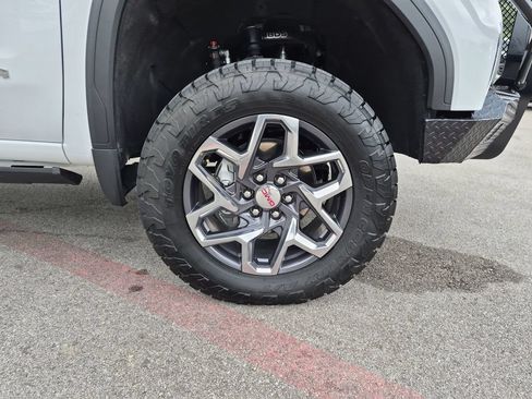 Used 2026 GMC Sierra 1500 SLT AWD/4WD image 18